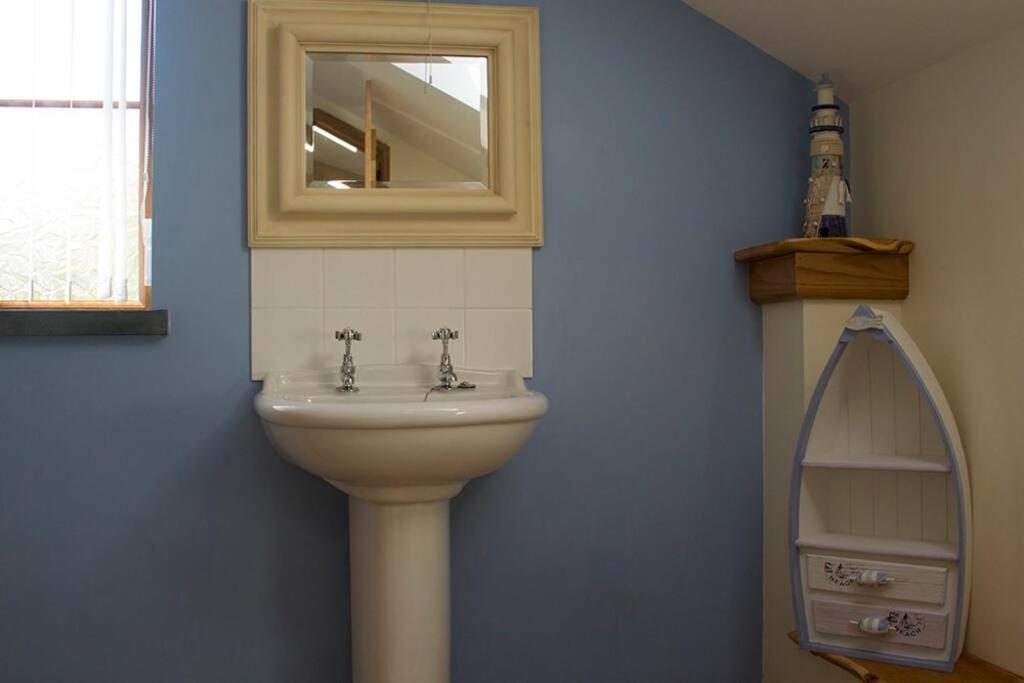 Ty-Hapus Cottage Jordanston Extérieur photo